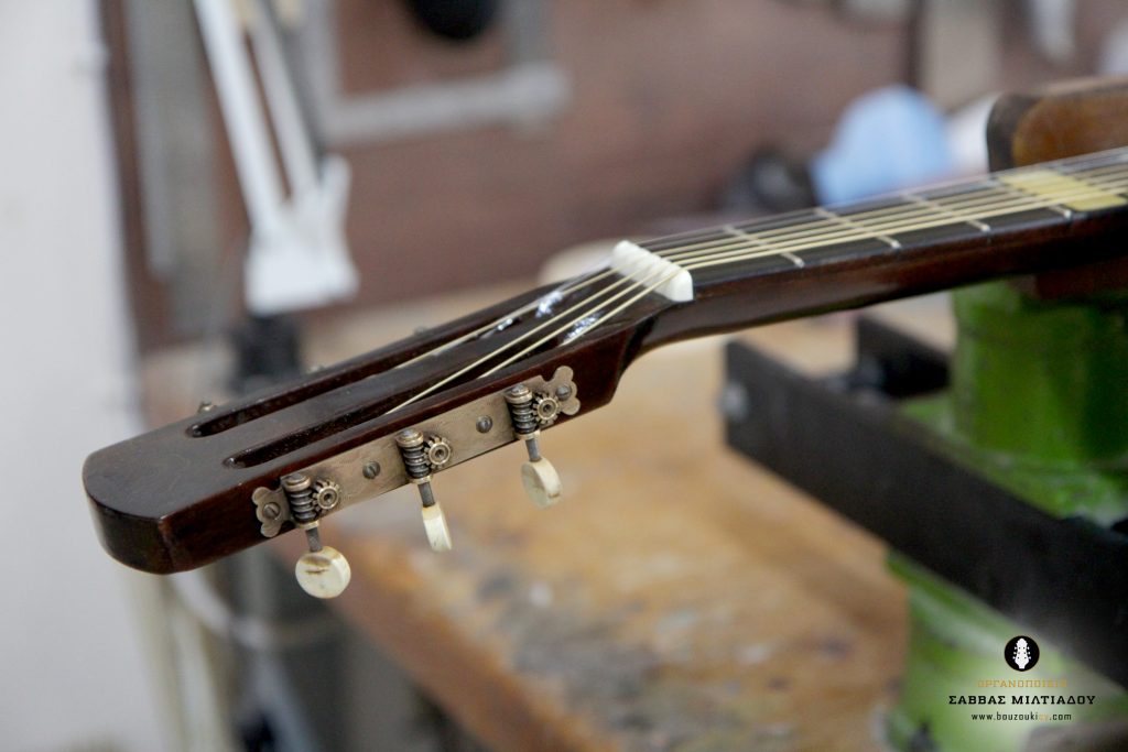 Επισκευή ακουστικής κιθάρας - Old Acoustic Guitar Restored - Repair - Οργανοποιείο Σ. Μιλτιάδου - BouzoukiCy - Cyprus - Κύπρος (32)